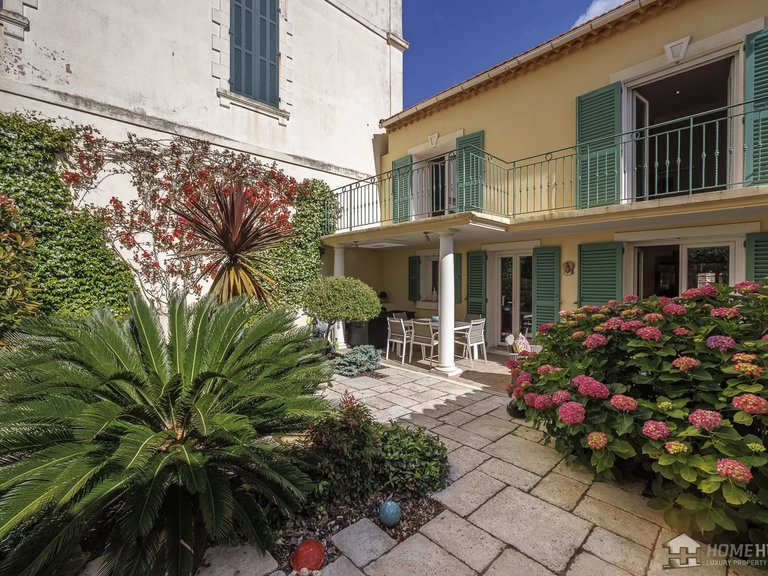 Villa for Sale in Cannes, Cannes Area 3