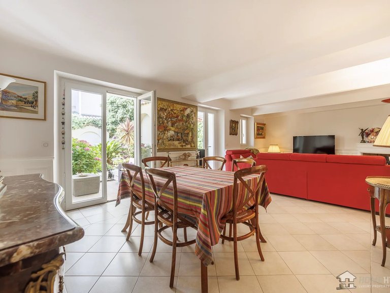 Villa for Sale in Cannes, Cannes Area 5