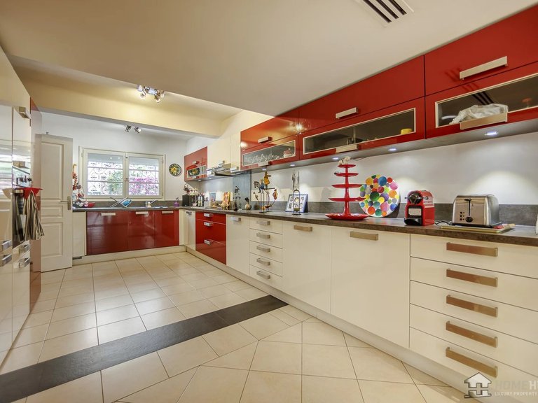 Villa for Sale in Cannes, Cannes Area 6