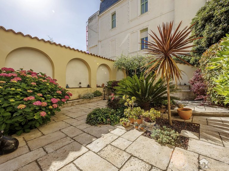 Villa for Sale in Cannes, Cannes Area 8