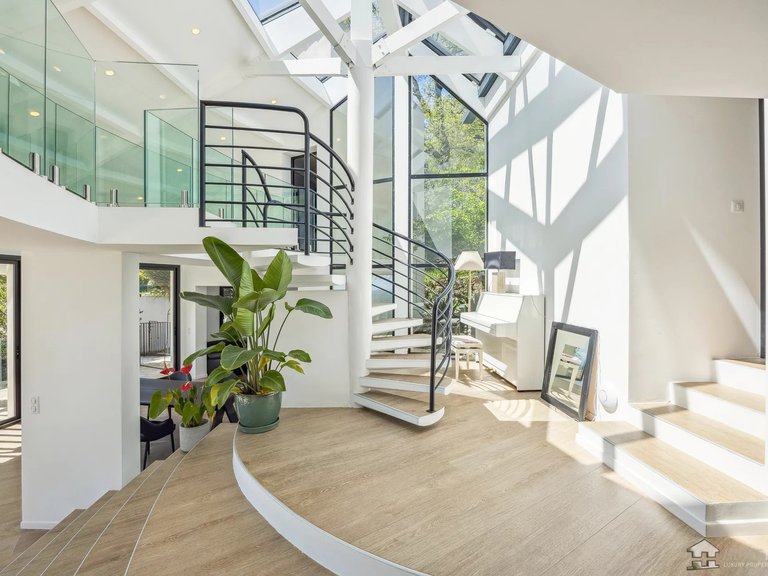 Villa for Sale in Grasse, Mougins, Valbonne, Grasse Area 6