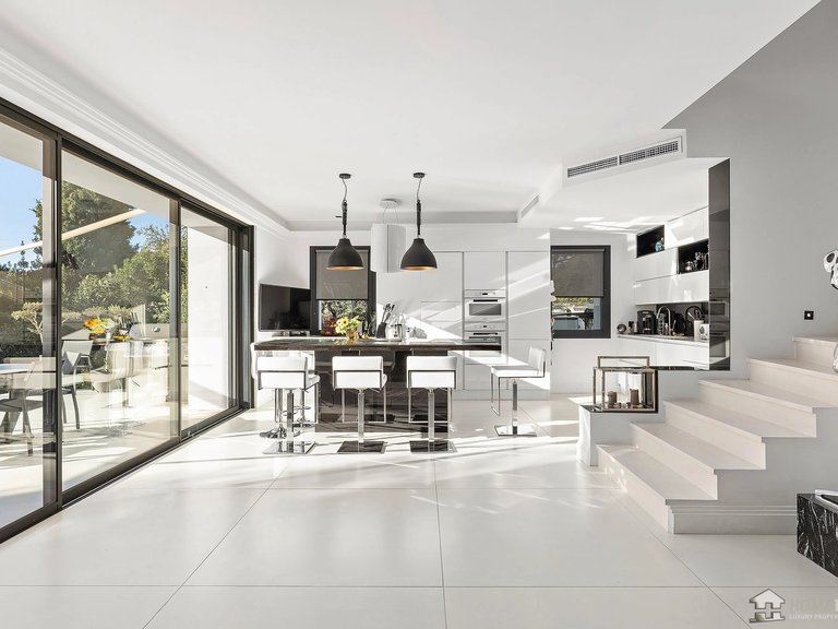 Villa for Sale in Antibes, Antibes Area 6