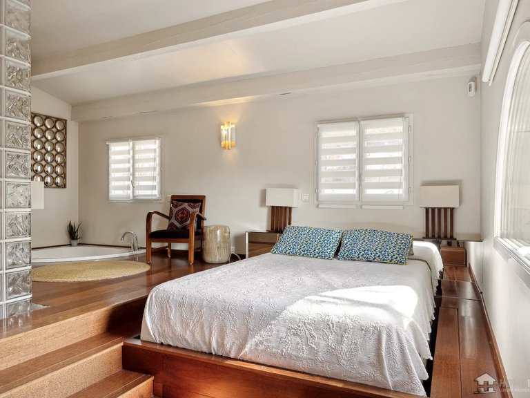 Villa for Sale in Cannes, Cannes Area 6