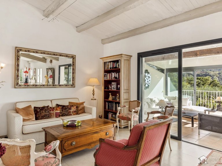 Villa for Sale in Cannes, Cannes Area 2