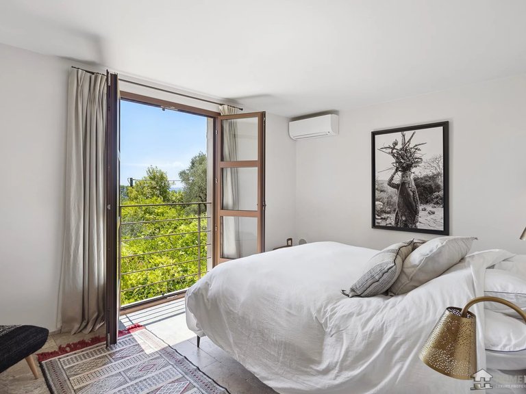 Villa for Sale in Chateauneuf Grasse, Mougins, Valbonne, Grasse Area 9