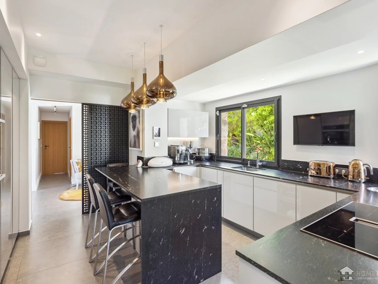 Villa for Sale in Cannes, Cannes Area 7