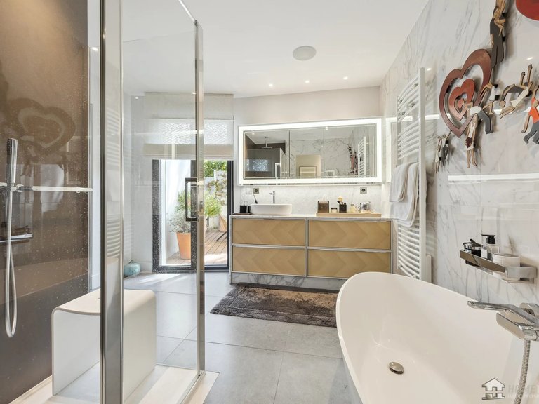 Villa for Sale in Cannes, Cannes Area 9