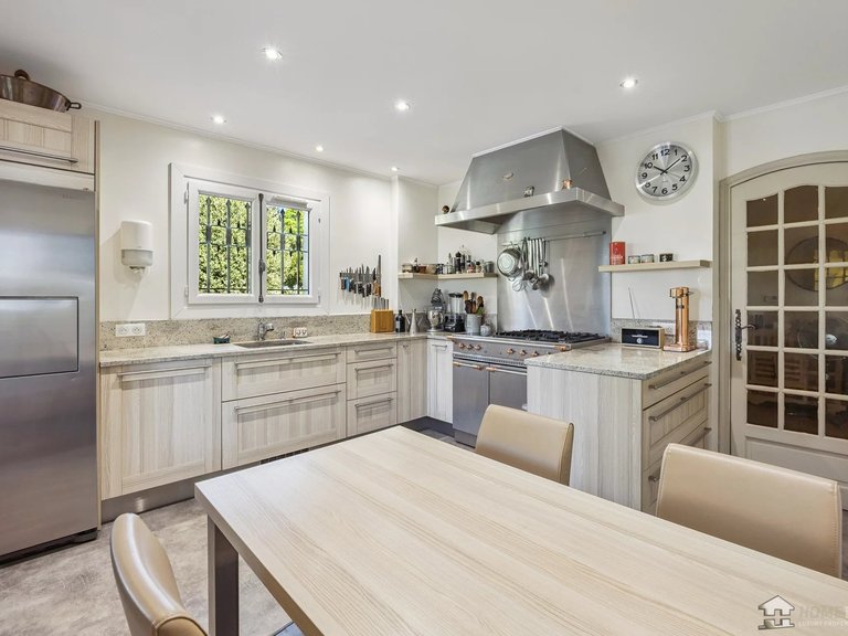 Villa for Sale in Antibes, Antibes Area 4