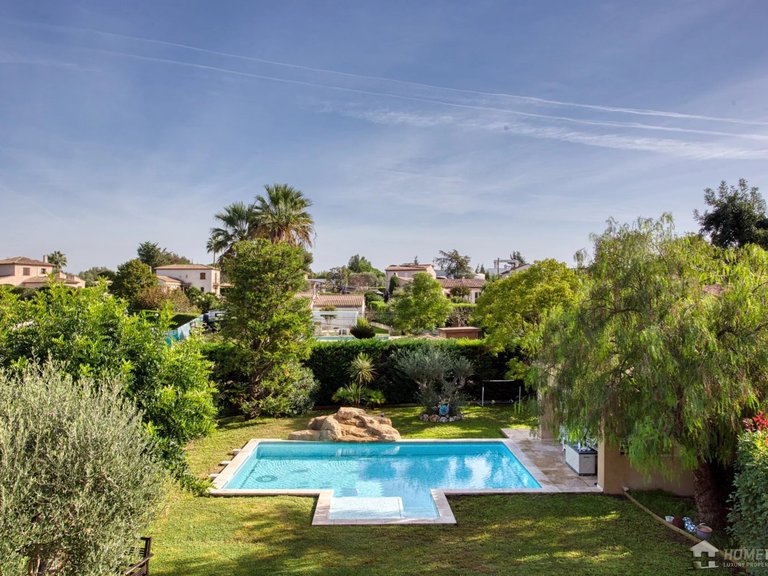 Villa for Sale in Antibes, Antibes Area 2