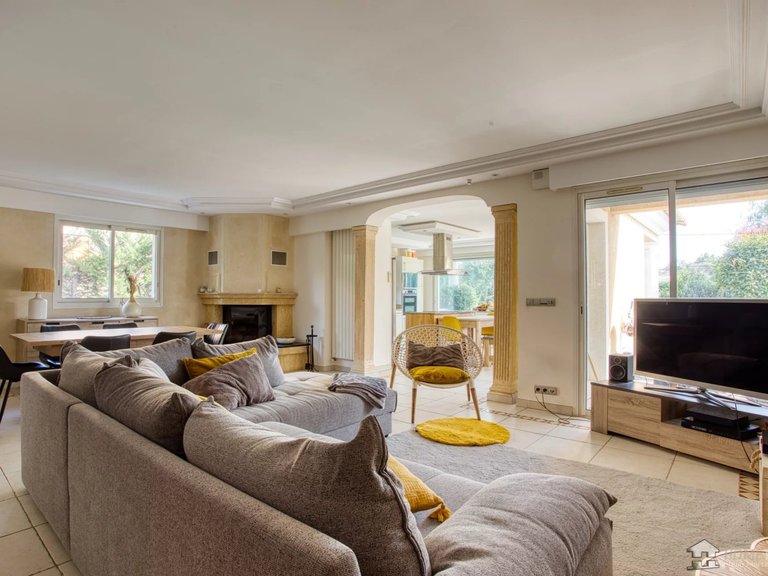 Villa for Sale in Antibes, Antibes Area 4