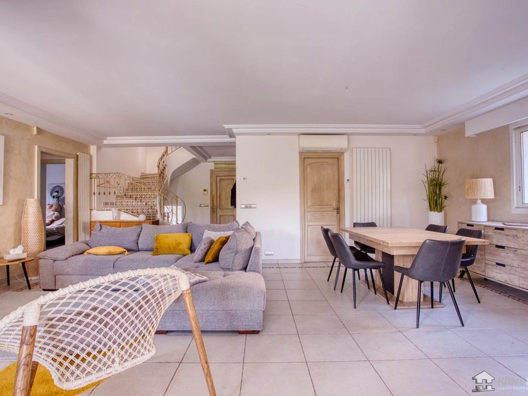 Villa for Sale in Antibes, Antibes Area 5
