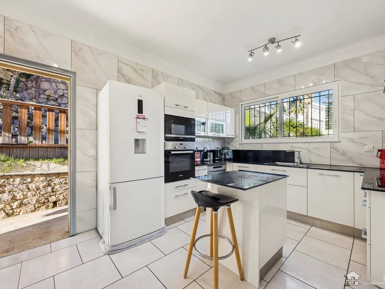 Villa for Sale in Cannes, Cannes Area 8
