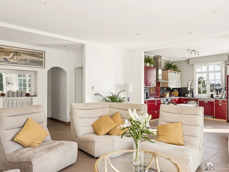 Villa for Sale in Antibes, Antibes Area 4