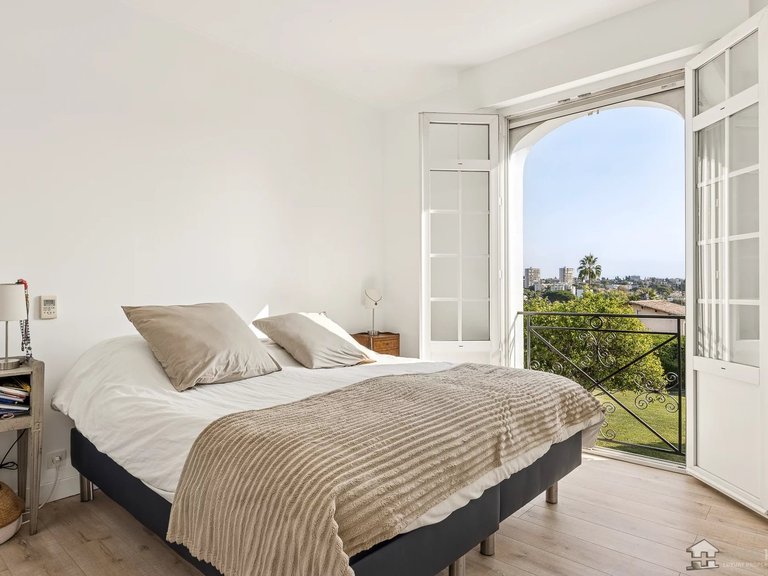 Villa for Sale in Antibes, Antibes Area 5
