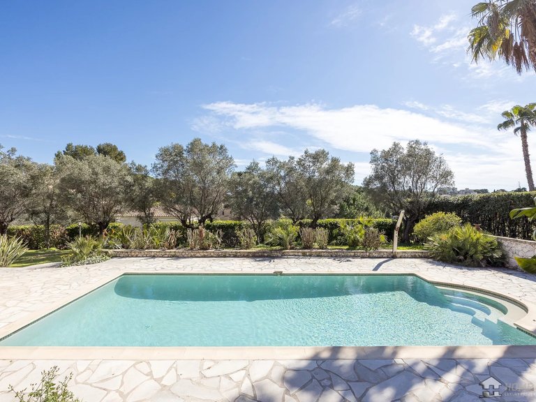 Villa for Sale in Antibes, Antibes Area 2