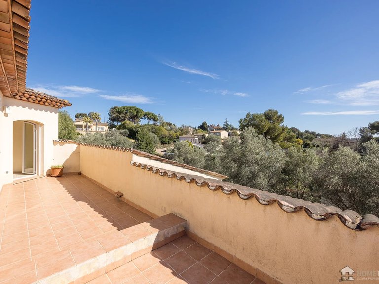 Villa for Sale in Antibes, Antibes Area 4