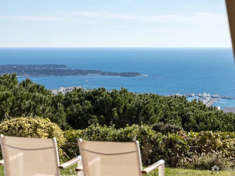 Villa for Sale in Cannes, Cannes Area 1