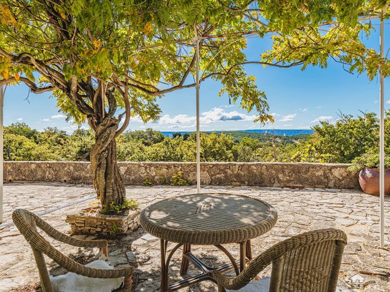 Villa for Sale in Murs, The Luberon / Vaucluse 10