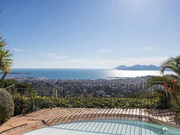 Villa for Sale in Cannes, Cannes Area 2