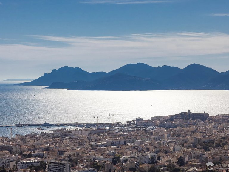 Villa for Sale in Cannes, Cannes Area 6