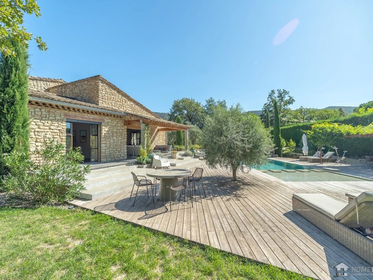 Villa for Sale in Menerbes, The Luberon / Vaucluse 12