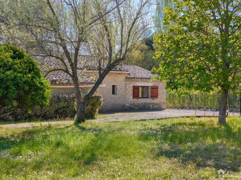 Villa for Sale in Gordes, The Luberon / Vaucluse 4