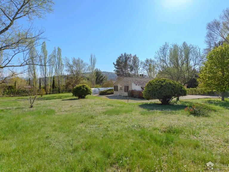 Villa for Sale in Gordes, The Luberon / Vaucluse 5
