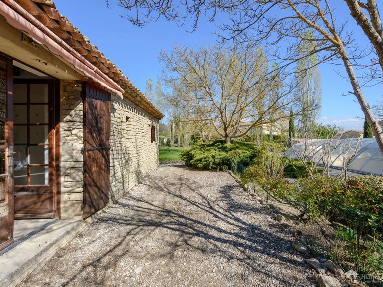Villa for Sale in Gordes, The Luberon / Vaucluse 8