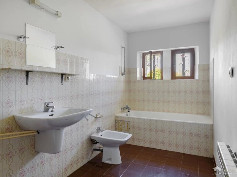 Villa for Sale in Gordes, The Luberon / Vaucluse 13