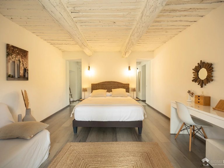 Villa for Sale in Robion, The Luberon / Vaucluse 7
