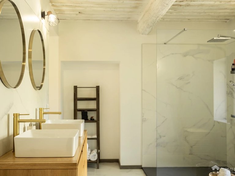 Villa for Sale in Robion, The Luberon / Vaucluse 8