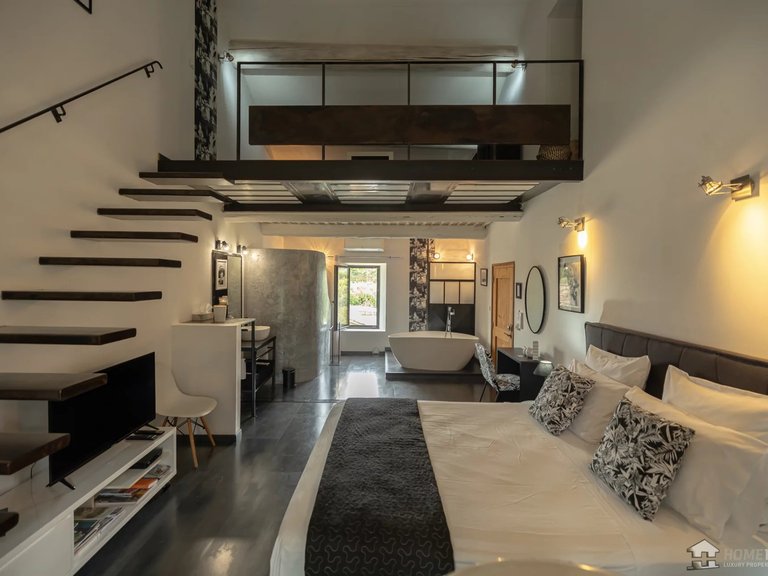 Villa for Sale in Robion, The Luberon / Vaucluse 9