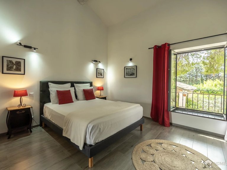 Villa for Sale in Robion, The Luberon / Vaucluse 10