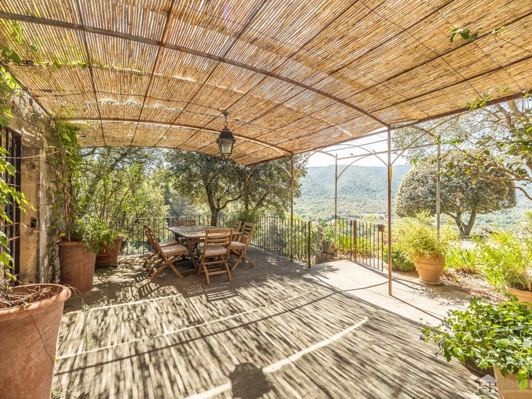 Villa for Sale in Menerbes, The Luberon / Vaucluse 7