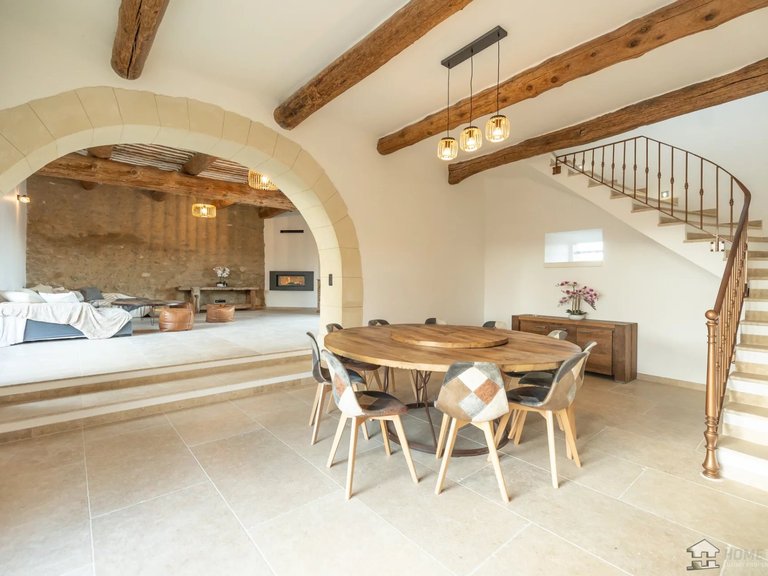Villa for Sale in Oppede, The Luberon / Vaucluse 3