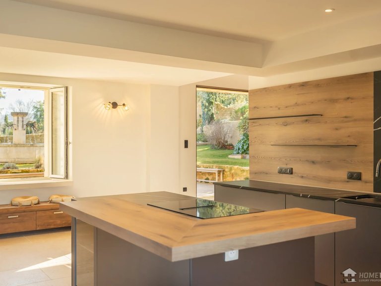Villa for Sale in Oppede, The Luberon / Vaucluse 5