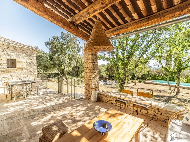Villa for Sale in Gordes, The Luberon / Vaucluse 2