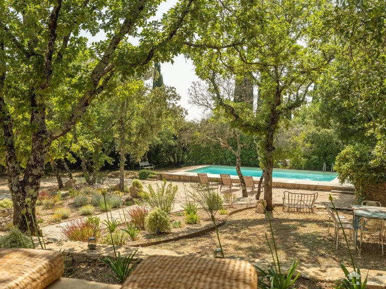 Villa for Sale in Gordes, The Luberon / Vaucluse 3