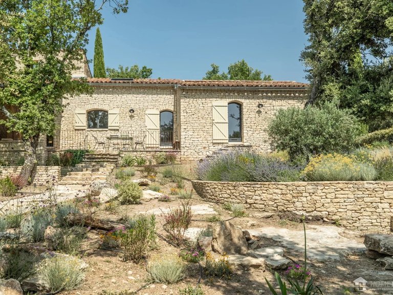 Villa for Sale in Gordes, The Luberon / Vaucluse 4