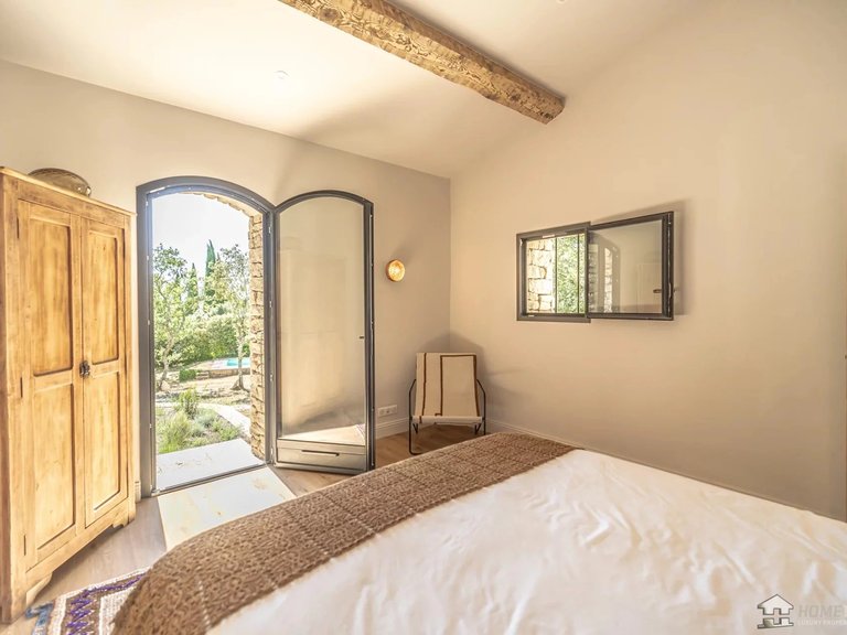Villa for Sale in Gordes, The Luberon / Vaucluse 7