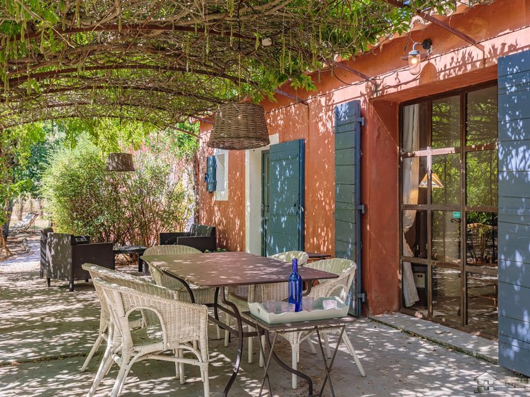 Villa for Sale in Roussillon, The Luberon / Vaucluse 11