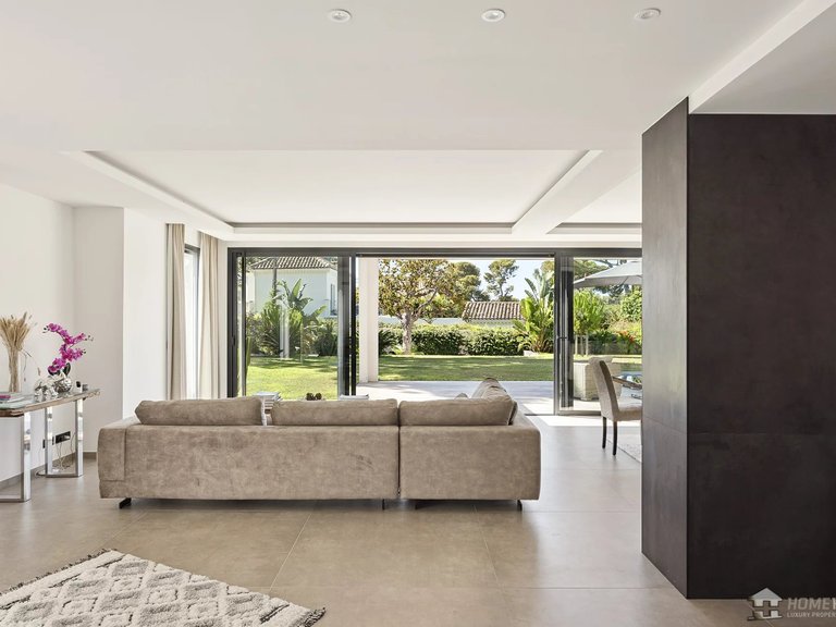 Villa for Sale in Cap D Antibes, Antibes Area 10