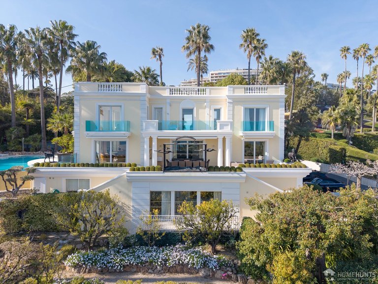 Villa for Sale in Cannes, Cannes Area 1