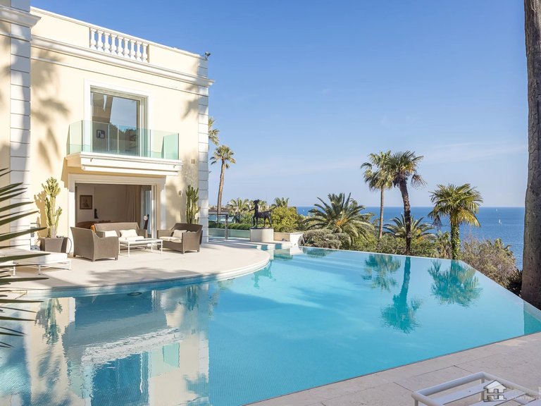Villa for Sale in Cannes, Cannes Area 3