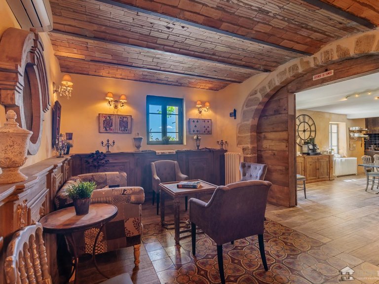 Villa for Sale in , Avignon And North Provence 12