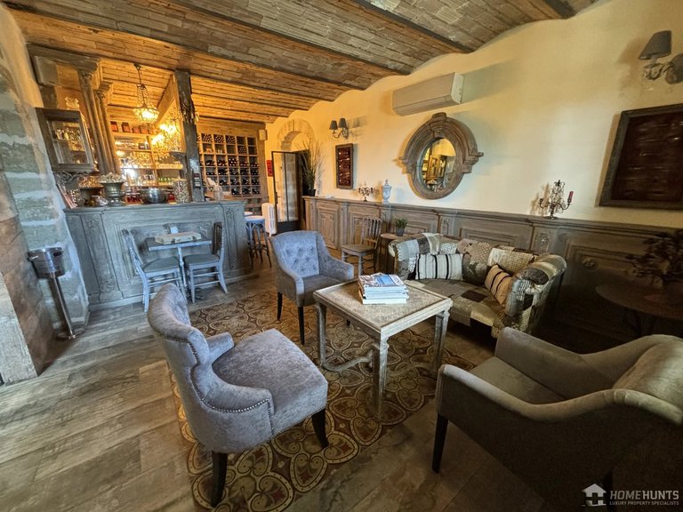 Villa for Sale in , Avignon And North Provence 13