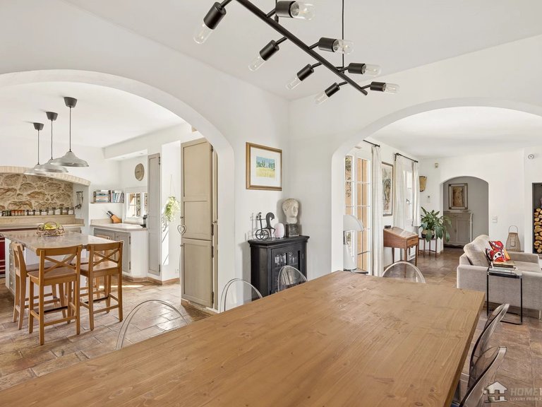 Villa for Sale in St Paul, Vence, St. Paul Area 4