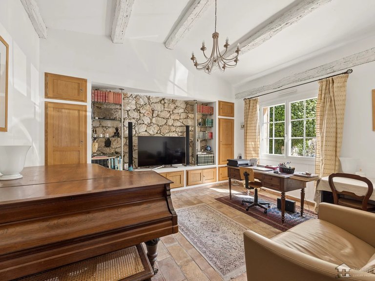 Villa for Sale in St Paul, Vence, St. Paul Area 9