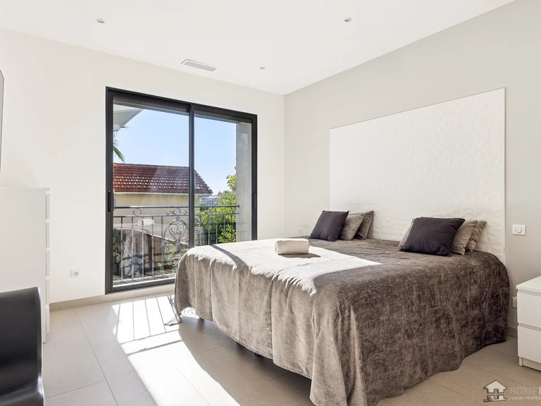 Villa for Sale in Cannes, Cannes Area 6