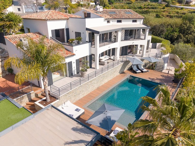 Villa for Sale in Cagnes Sur Mer, Antibes Area 1